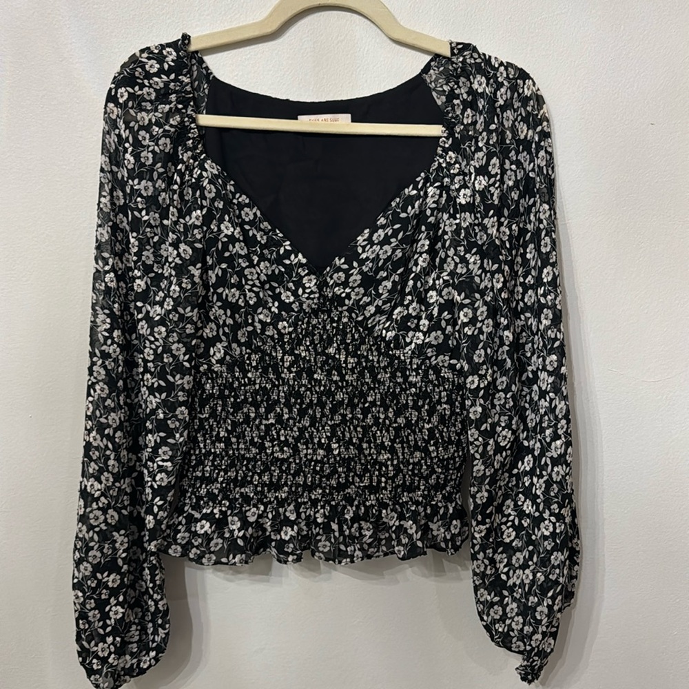 NWT Skies Are Blue Long Sleeve Floral Top